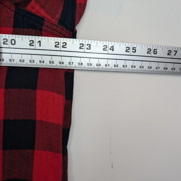 Old Navy The Classic Shirt Black & Red Plaid Button  Down Lumber Woman XL - Picture 5 of 9